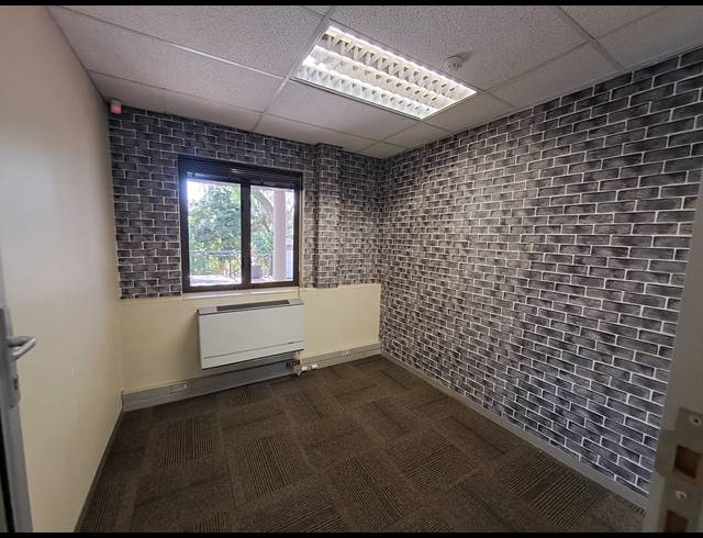 2,191M² OFFICE FOR SALE IN HYDE PARK